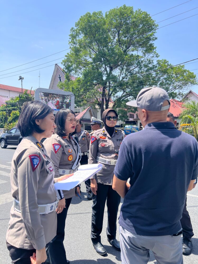 Kasat Lantas Polres Pematangsiantar, AKP Gabriellah A. Gultom SIK, MH, survey kondisi jalan dan rute perlintasan Cabang Olahraga (Cabor) sepeda jarak jauh dan sepeda jarak dekat putera-puteri.