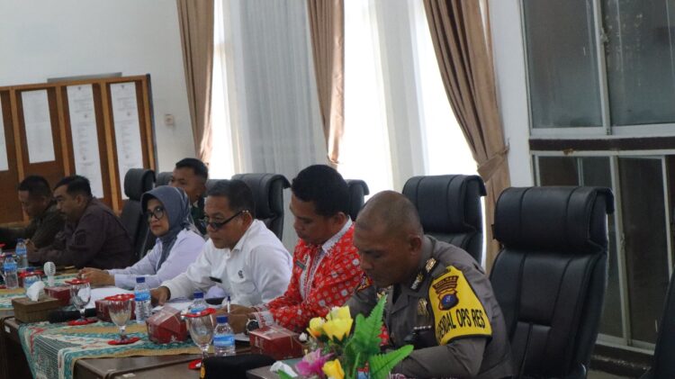 Kabag Ops Polres Pematangsiantar, AKP Ilham Harahap, SH, MH, mewakili Kapolres Pematangsiantar, mengikuti rapat koordinasi (Rakor) kesiapan pelaksanaan Tuan Rumah PON ke XXI Cabang Olahraga Tinju di wilayah Kota Pematangsiantar.