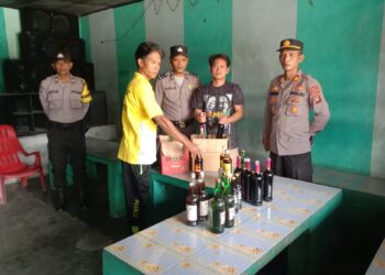 Polsek Bangun sita puluhan botol Minuman Keras, pada Sabtu (20/7/2024).