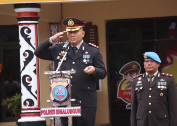 Kapolres Simalungun, AKBP Choky Sentosa Meliala, bertindak sebagai Inspektur Upacara (Irup).