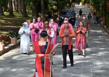 Pesona Humbahas Festival Vocal Trio se-Kawasan Danau Toba sukses digelar di Sipinsur, Desa Pearung, Kecamatan Paranginan, Sabtu (27/7/2024).