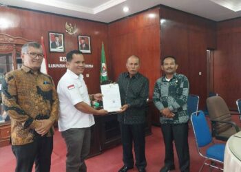 Bupati Humbahas diwakili Asisten Administrasi Umum, Tua Marsatti Marbun bersama Kabid Anggaran BPKPD, Jefri Siahaan sampaikan rancangan KUA dan PPAS tahun anggaran 2025 ke DPRD Humbahas, Jumat (12/7/2024).