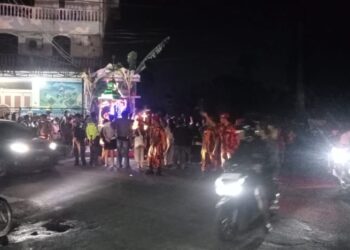 Kapolsek Siantar Selatan, IPTU Maxi J. Manurung, SH, bersama personilnya melaksanakan pengamanan hari ke 2 pawai Maha Puja Tiruvila (Kegiatan Keagamaan Umat Hindu) yang dilaksanakan Shri Mariamman Koil, pada Sabtu (13/7/2024), mulai pukul 18.00 WIB, bertempat di Shri Mariamman Koil Pematangsiantar, Jl. Diponegoro, Kelurahan Karo, Kecamatan Siantar Timur.