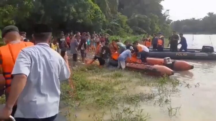 Seorang pria tewas tenggelam setelah terpeleset saat mencari bambu di Sungai Elang, Tanjung Balai, Sumatera Utara. (Foto: Ulil Amri).