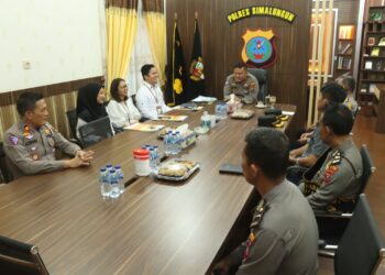 Polres Simalungun menerima kunjungan kerja Tim Penilaian Ombudsman RI untuk mengevaluasi penyelenggaraan pelayanan publik di lingkungan Polres Simalungun Tahun Anggaran 2024, pada Senin (22/7/2024).