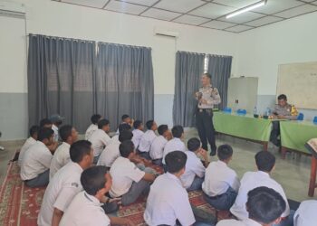 Polsek Bangun mengadakan kegiatan Bimbingan dan Penyuluhan kepada siswa-siswi SMK ASISI dalam program "Police Go To School", pada Kamis (11/7/2024).