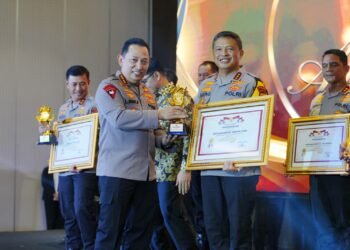 Polda Sumut menjadi pemenang terbaik dari seluruh Polda Tipe A yang ada di Indonesia dengan meraih penghargaan Kompolnas Awards tahun 2024. Penghargaan tersebut diserahkan langsung oleh Kapolri, Jenderal Pol Listyo Sigit Prabowo kepada Kapolda Sumut, Komjen Pol Agung Setya Imam Effendi, Rabu malam (17/7/2024) di Jakarta.
