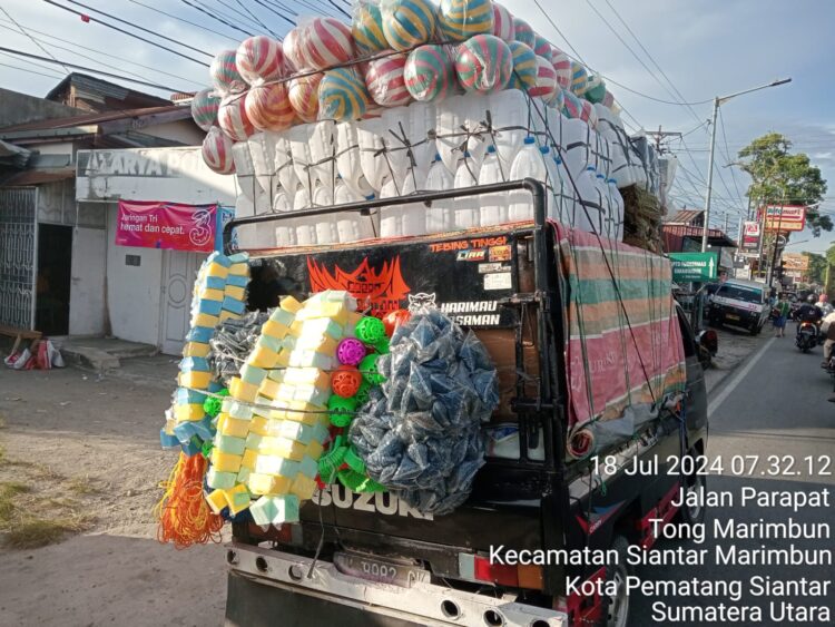 Polres Pematangsiantar  menindak kendaraan logistik yang mengangkut barang secara berlebihan atau Odol (Over Dimensi dan Over Loading).