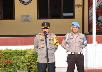 Polres Pematangsiantar menggelar apel jam pimpinan yang dipimpin Kapolres Pematangsiantar, AKBP Yogen Heroes Baruno SH, SIK, pada Selasa (30/7/2024), pukul 08.00 WIB, di lapangan apel.