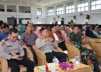 Kapolres Pematangsiantar, AKBP Yogen Heroes Baruno, S.H, S.I.K, menghadiri acara wisuda Sarjana dan Magister Universitas Simalungun (USI), pada Sabtu (20/7/2024), di Auditorium USI Kota Pematangsiantar.