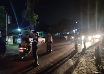 Personil Sat Samapta Polres Simalungun melaksanakan patroli skala besar, pada malam minggu.
