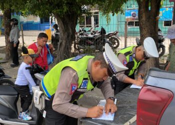 Hari Ke 8 Operasi Patuh Toba, Polres Tanjungbalai keluarkan 248 tilang manual dan 655 tilang teguran kepada pengendara.