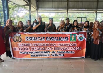 Foto bersama disela kegiatan.