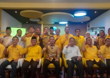 Foto: Ijeck bersama 10 Cakada yang diberikan surat rekomendasi oleh Golkar untuk Pilkada 2024 di Sumut (Nizar Aldi/detikSumut)