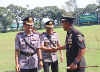 Wakapolres Pematangsiantar, Kompol Ahmad Wahyudi, menghadiri upacara penutupan Dikmata TNI AD TA 2024, di Lapangan Jenderal Sudirman Rindam I/BB, Kamis (15/8/2024)