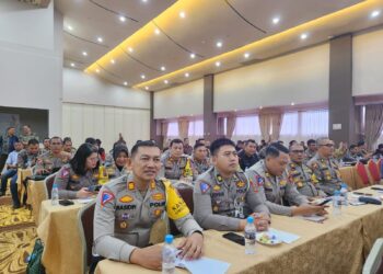 Kabag Ops Polres Pematangsiantar, AKP Ilham Harahap dan Kasat Lantas, AKP Gabriellah A. Gultom, SIK, MH, mengikuti rapat persiapan Kirab Api PON XXI Tahun 2024 Aceh – Sumut, di Hotel Grand Kanaya, Jl. Darussalam Kota Medan, pada Sabtu pagi (24/8/2024), pukul 09.00 WIB.