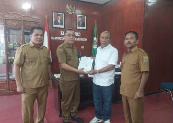 Bupati Humbang Hasundutan (Humbahas) yang diwakili Sekda, Chiristison R. Marbun, menyampaikan Rancangan Perubahan Kebijakan Umum Anggaran (KUA) dan Prioritas Plafon Anggaran Sementara (PPAS) Tahun Anggaran 2024 kepada DPRD Humbahas, Selasa (6/8/2024).