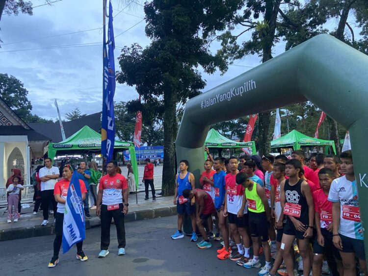 Kapolres Pematangsiantar, AKBP Yogen Heroes Baruno, SH, SIK, melepas peserta Fun Run Gempita dalam rangka menyambut Hari Kemerdekaan Republik Indonesia (RI) ke 79 tahun 2024.