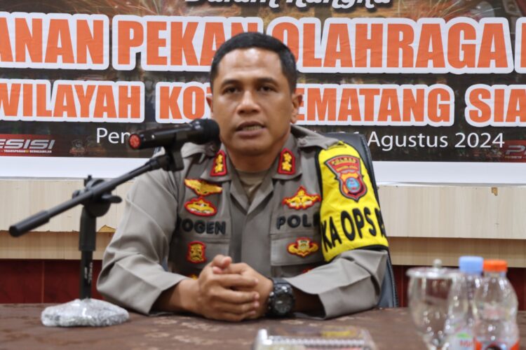 Kapolres Pematangsiantar, AKBP Yogen Heroes Baruno, S.H, S.I.K, pimpin pelatihan Pra Operasi Hatra Toba Tahun 2024, pada Senin (26/8/2024) sore, di Aula Polres setempat.