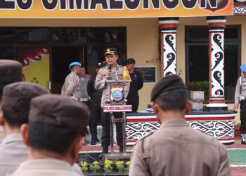 Kepala Bagian Operasi (Kabag OPS) Polres Simalungun, Kompol Martua Manik, SH, MH memimpin pelatihan Sispam Kota Kontijensi.