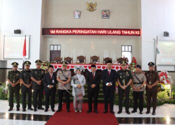 Foto bersama disela kegiatan.