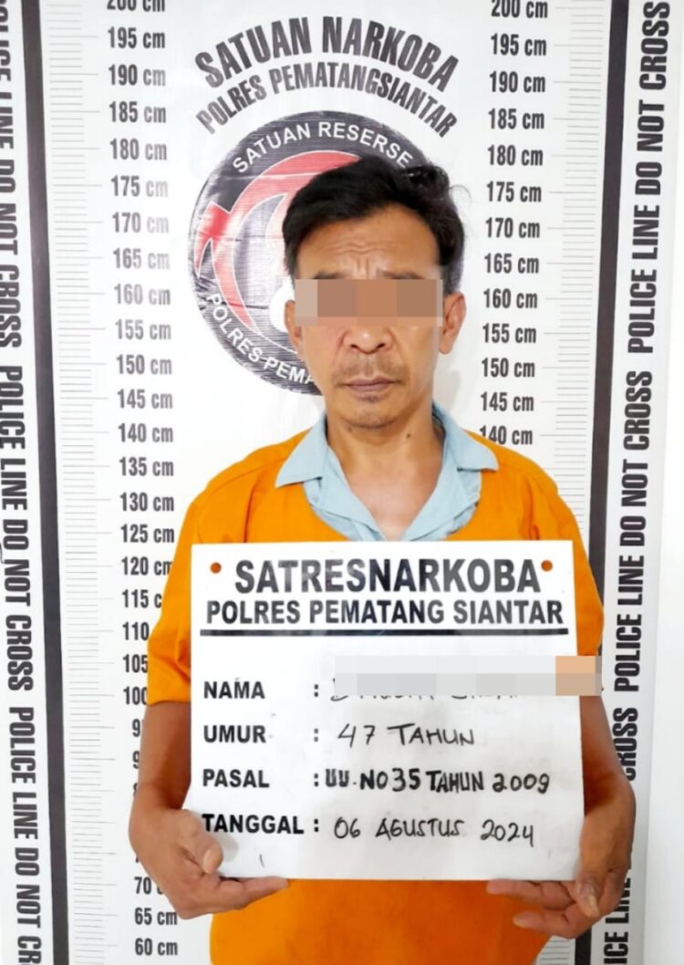 Foto pelaku yang diamankan Satnarkoba Polres Pematangsiantar.