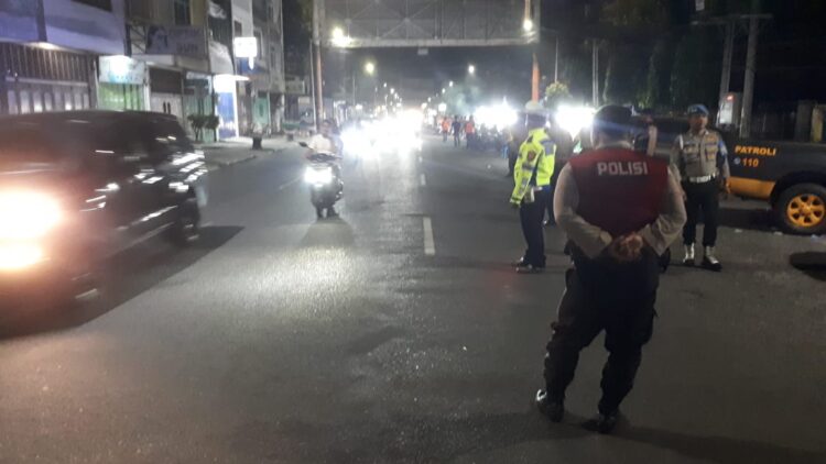 Polres Pematangsiantar gelar Blue Light Patrol hingga dini hari.