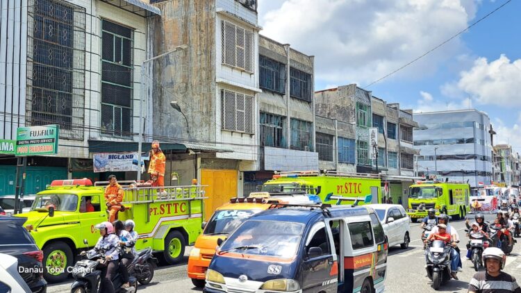 Ikut semarakkan HUT RI Ke - 79 Tahun di Siantar, PT.STTC tampilkan drum band, 2 mobil Hias Marcopolo dan 3 Mobil Damkar.