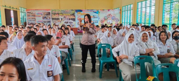 Sambut Hari Jadi Polwan Ke 76, Polwan Polres Pematangsiantar  adakan Police Woman Goes To School, di SMK Swasta HKBP, Jl. A. Yani, Kecamatan Siantar Timur, Kota Pematangsiantar dan SMK Swasta Teladan, pada Senin (26/8/2024) pagi, pukul : 07.00 WIB.