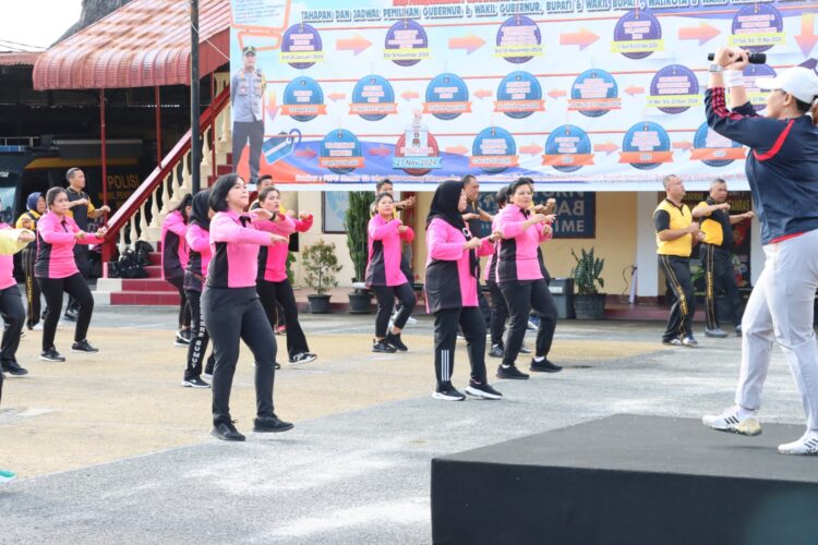 Sambut Hari Jadi Polwan Ke 76, Polres Pematangsiantar gelar olahraga bersama di lapangan apel Mapolres setempat, Jumat (30/8/2024).