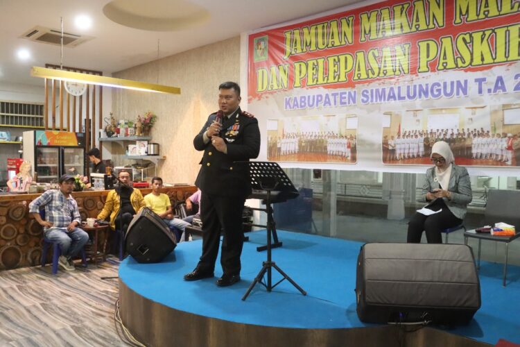 Kapolres Simalungun, AKBP Choky Sentosa Meliala, S.I.K., S.H., M.H saat hadiri Jamuan Makan Malam dan Pelepasan Paskibraka, pada Sabtu malam (17/8/2024).
