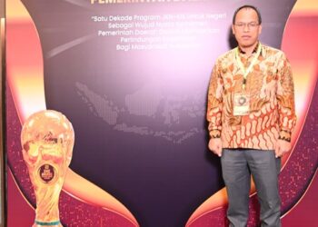 Penghargaan Universal Health Converage (UHC) tahun 2024 ketegori pratama diterima langsung oleh Bupati Humbang Hasundutan, Dosmar Banjarnahor, SE, didampingi Plt. Kadis Kesehatan Humbang Hasundutan, dr. Gunawan Sinaga bersama Kepala Cabang BPJS Humbang Hasundutan, Ester Maria Susan Sitompul.