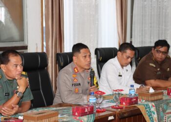 Kapolres Pematangsiantar, AKBP Yogen Heroes Baruno SH, SIK, hadiri rakor kesiapan penyelenggaraan PON XXI Tahun 2024 di Pematangsiantar, di Ruang Data Pemko Pematangsiantar, pada Rabu (21/8/2024), pukul 09.00 WIB.