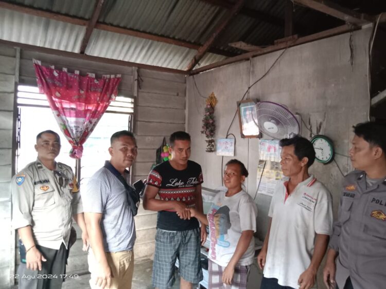 Polsek Raya Kahean berhasil mediasi kasus dugaan Kekerasan Dalam Rumah Tangga (KDRT) yang terjadi di Dusun III, Nagori Panduman, Kecamatan Raya Kahean, Kabupaten Simalungun, pada Kamis (22/8/2024).