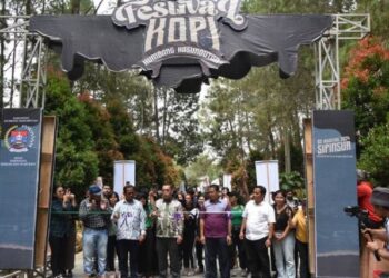 Festival kopi se-kawasan Danau Toba dan lomba menggambar tingkat SD se-Kabupaten Humbahas (Humbahas) digelar di objek wisata Sipinsur, Desa Pearung, Kecamatan Paranginan, Sabtu (3/8/2024).