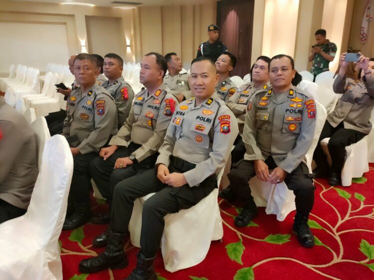 Kabag Ops Polres Pematangsiantar, AKP Ilham Harahap, SH, MH, mengikuti pelatihan (Lat Pra Ops) “Hatra Toba-2024” dalam rangka pengamanan Pekan Olahraga Nasional (PON) XXI 2024 Aceh-Sumut, di Tiara Convention Center, Rabu (21/8/2024).