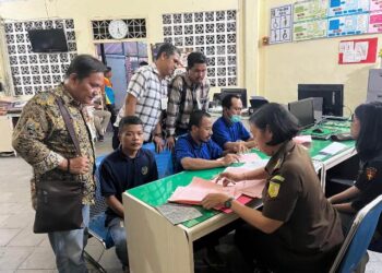 Unit IV PPA (Perlindungan Perempuan dan Anak) Sat Reskrim Polres Simalungun melimpahkan tiga tersangka beserta barang bukti terkait kasus hukum yang sedang ditangani ke Kejaksaan Negeri (Kejari) Simalungun dan Lapas Kelas II A Pematangsiantar.