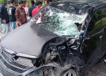 Kondisi mobil yang menabrak motor bawa sekeluarga di Sergai. (Foto: Dok. Polres Sergai)