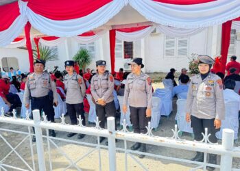 Polres Pematangsiantar kembali melaksanakan pengamanan dan pengawalan di hari ketiga atau terakhir pendaftaran pasangan bakal calon (Bacalon) Walikota dan Wakil Walikota Siantar Tahun 2024, bertempat di Kantor KPU Siantar, pada Rabu (28/8/2024) pagi.