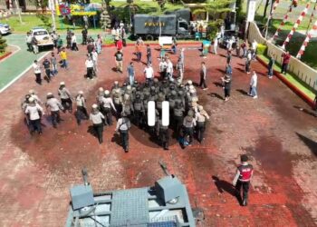 Polres Simalungun menggelar Simulasi Pengamanan Kota (SISPAMKOTA) sebagai bagian dari persiapan menghadapi potensi situasi kontinjensi dalam rangka pelaksanaan Operasi Mantap Praja Toba 2024.