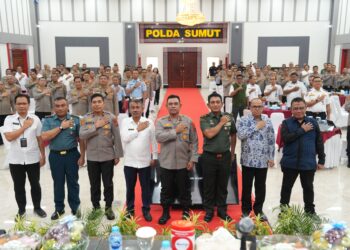 Foto bersama disela kegiatan.