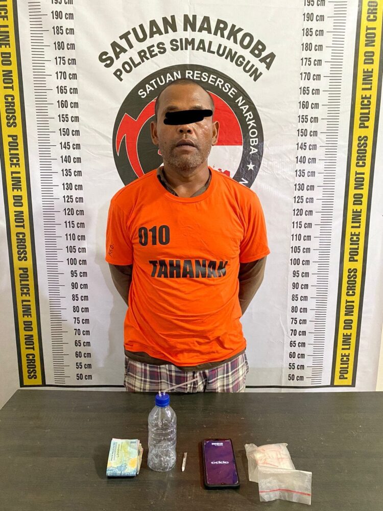 Foto pelaku dan barang bukti yang diamankan Sat Narkoba Polres Simalungun.
