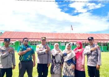 Foto bersama disela kegiatan.