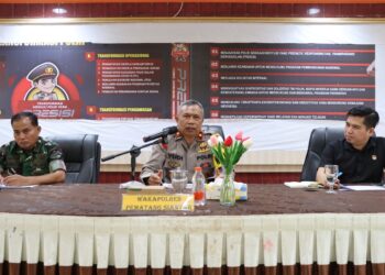 Wakapolres Pematangsiantar, Ahmad Wahyudi, memimpin rapat koordinasi kesiapan Sispamkota Ops Mantap Praja (OMP) Toba 2024, di Aula Polres Pematangsiantar, Jumat (30/8/2024) siang, pukul : 14.00 WIB.