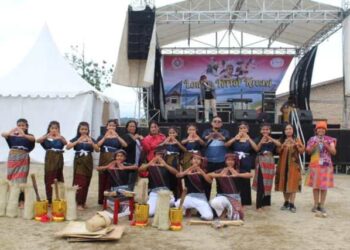 Pemkab Humbahas melalui Dinas Pariwisata, Pemuda dan Olahraga, laksanakan Lomba Tortor Kreasi Tingkat SLTA se-Kabupaten Humbang Hasundutan yang dilaksanakan di Objek Wisata Sileme-leme, Desa Parsingguran II, Kecamatan Pollung, Sabtu (21/9/2024).