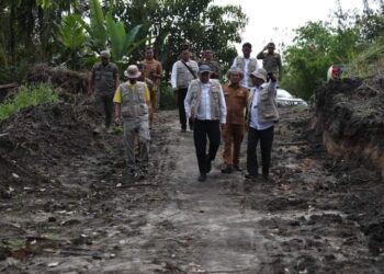 Bupati Pakpak Bharat, Franc Benrhard Tumanggor, meninjau beberapa infrastruktur di Kecamatan Siempat Rube, Selasa (10/09/2024) lalu.