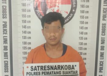 Foto tersangka yang diamankan Satuan Reserse Narkoba Polres Pematangsiantar.