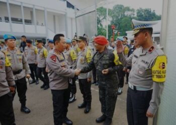 Kapolri Jenderal Listyo Sigit Prabowo, tinjau Posko Ops Tribrata Jaya 2024, di Gelora Bung Karno, Jakarta, pada Selasa (3/9/2024) sore.