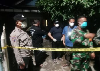 Personil Polsek Siantar Utara, turun melakukan olah Tempat Kejadian Perkara (TKP), penemuan mayat pria 55 tahun, atas nama Ali Susanto.