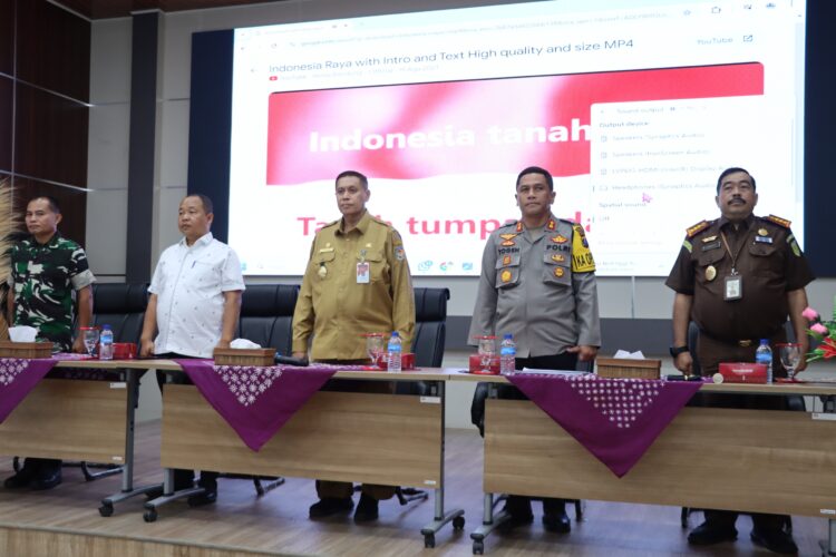 Kapolres Pematangsiantar, AKBP Yogen Heroes Baruno SH, SIK, menghadiri rapat koordinasi (Rakor) Forum Komunikasi Pimpinan Daerah (Forkopimda) membahas persiapan dan pelaksanaan tahapan Pilkada Serentak Tahun 2024.